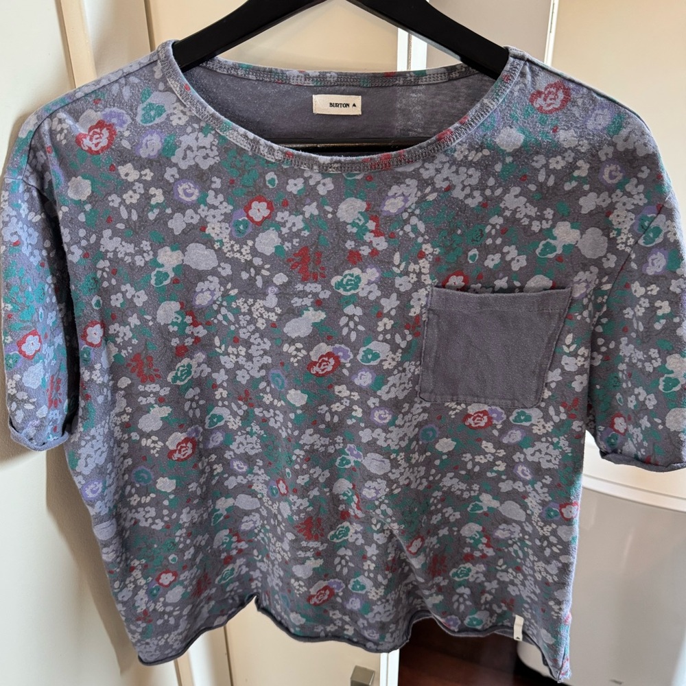 Burton EUC oversized boxy Gray Floral T-Shirt/ see measurements